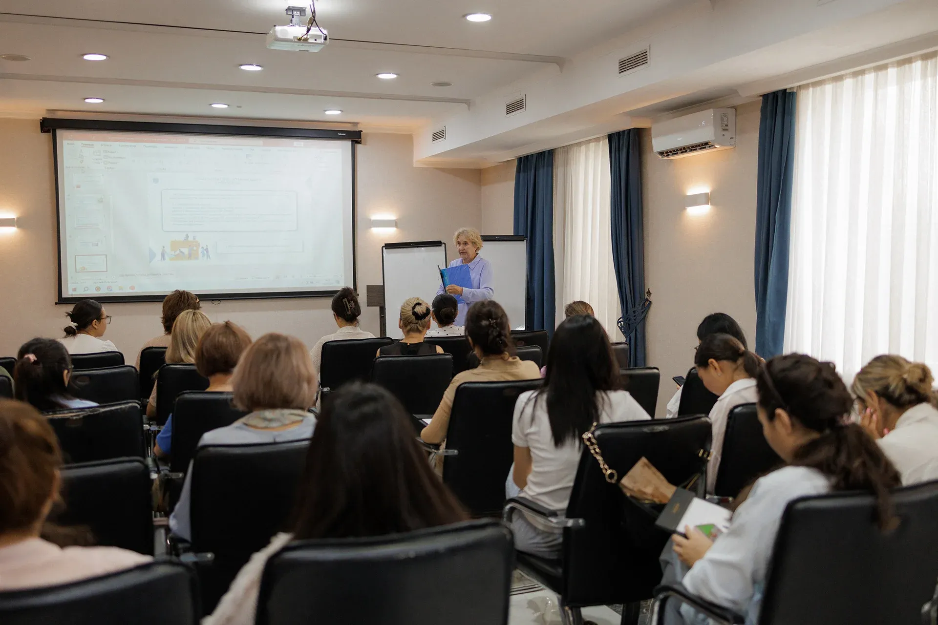 Training for Women Entrepreneurs in Collaboration with the Tax Service>